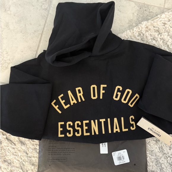 Fear of God Essentials Fleece II Hoodie NWT black with cream writing - Picture 3 of 3
